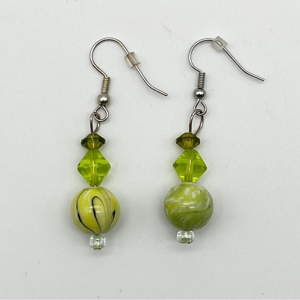 NEW Artisan Swirl Lime Green Glass Bead Hook Pierced Dangle Drop Earrings 2” - Picture 2 of 5